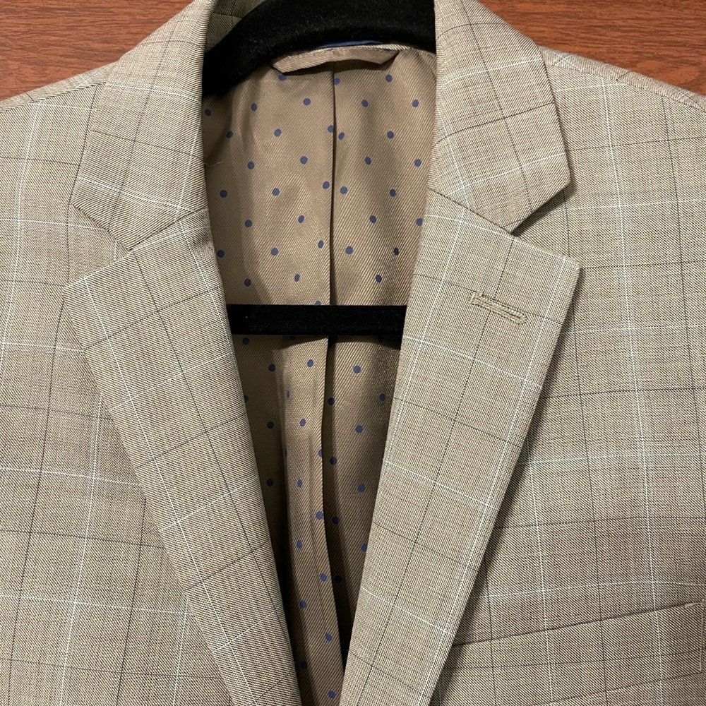 Ryan Seacrest Distinction jacket - Picture 2 of 6